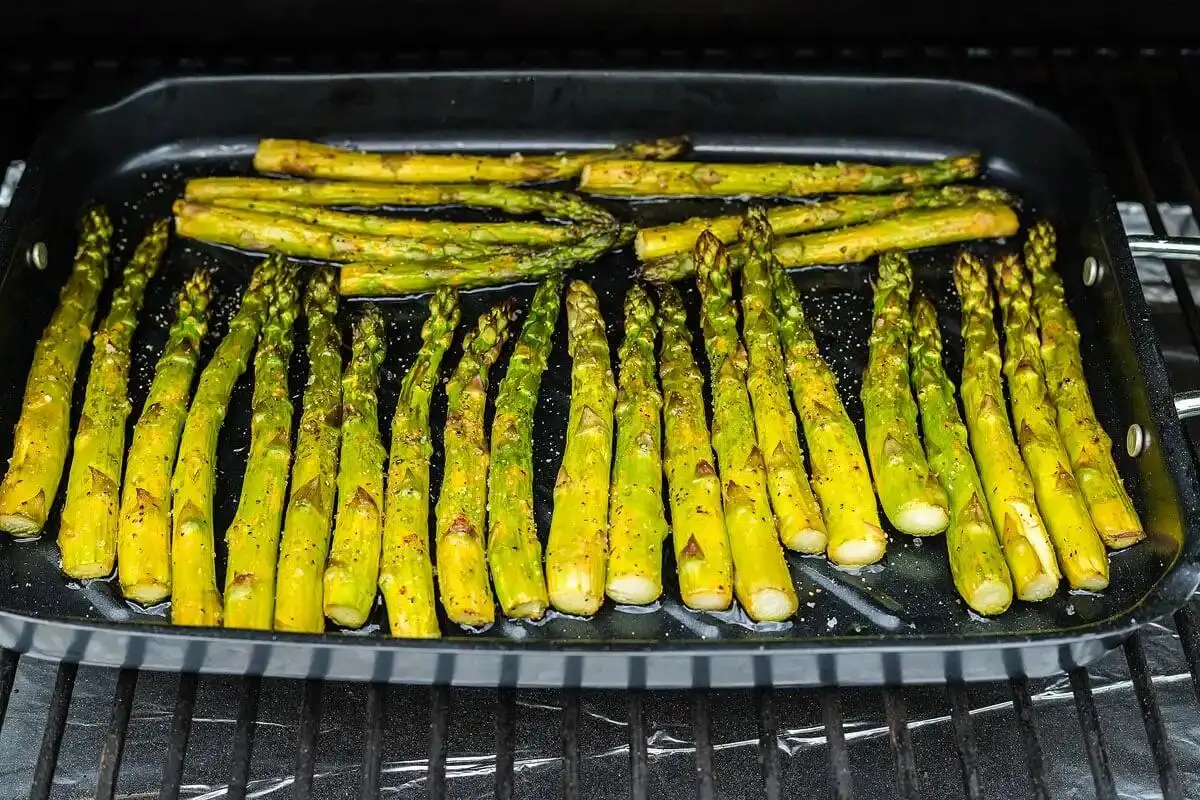 Kāpēc jāēd sparģeļi: 9 iemesli